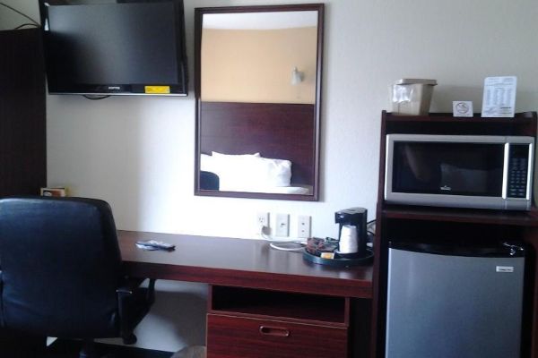 Owens Downtown Toledo BridgePointe Inn & Suites By Hollywood Casino (Northwood)